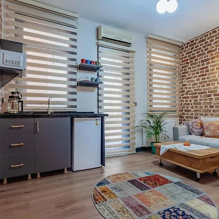 Bossy Apartment